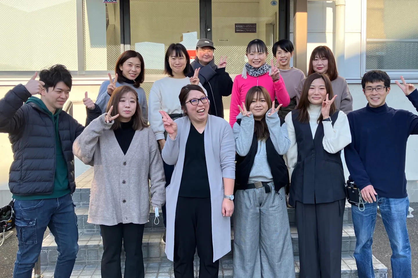 株式会社ワールドジャパンの社員の集合写真