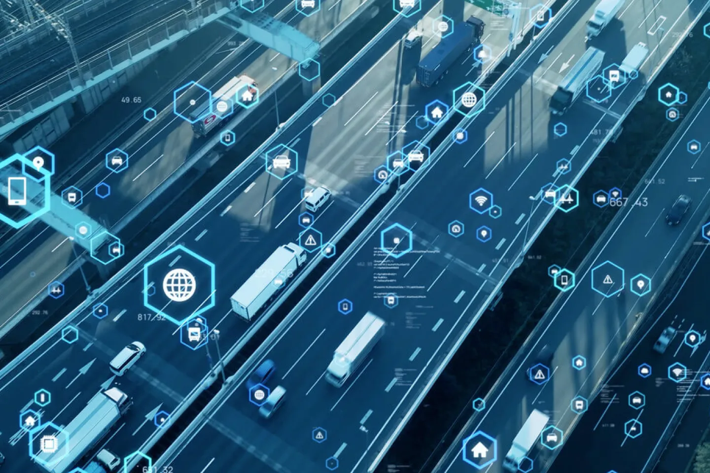 タブレットでデータを確認する人の写真