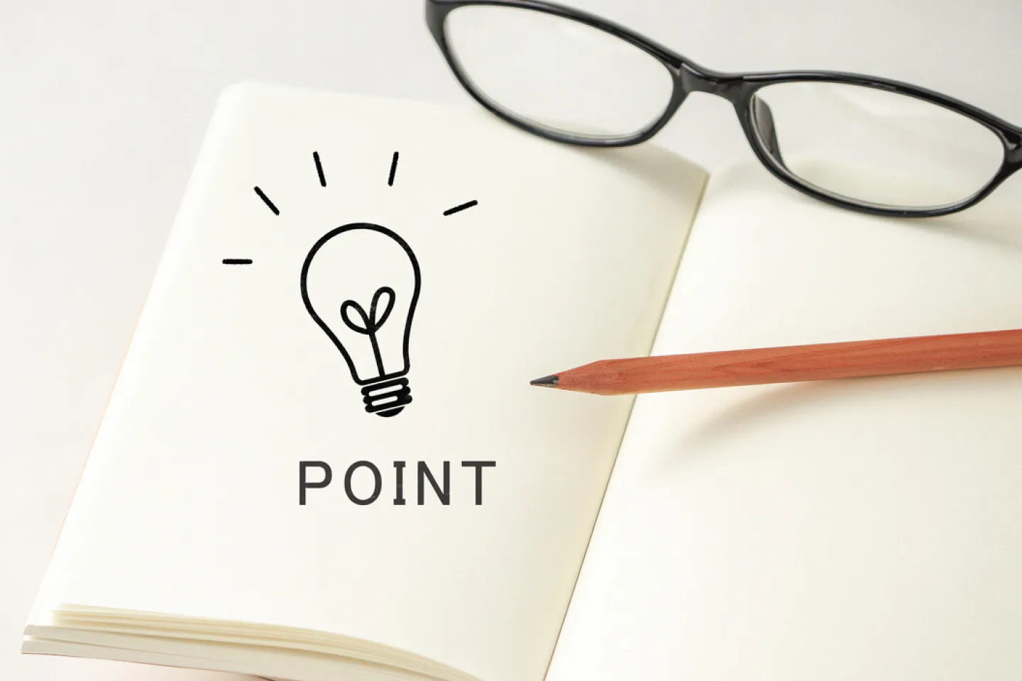 タブレットでデータを確認する人の写真